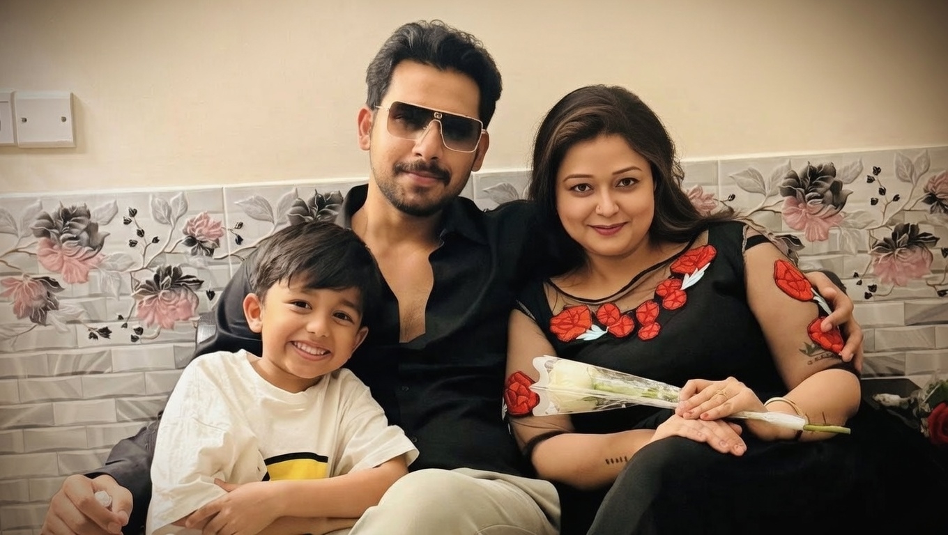 ছবিতে যাহের আলভী, ইকরা ও তাদের একমাত্র পুত্র সন্তান রিযিক